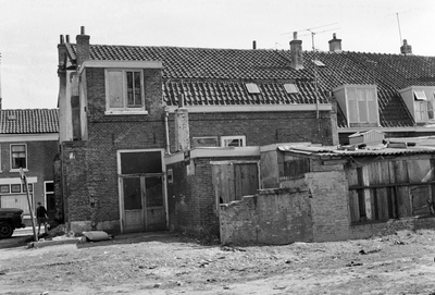 58309 Gezicht op de achtergevels van de huizen Herenweg 96 (links) -92 te Utrecht, met geheel links een gedeeltelijke ...